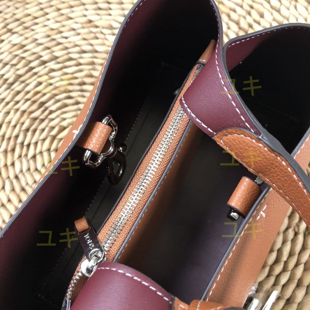 トッズ ブラウン レザー ハンドバッグショルダーバッグ