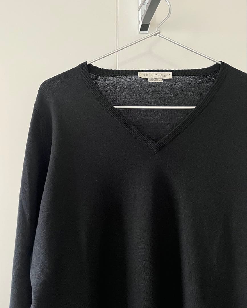 【極美品】JOHN SMEDLEY Vネック ニット ブラック M