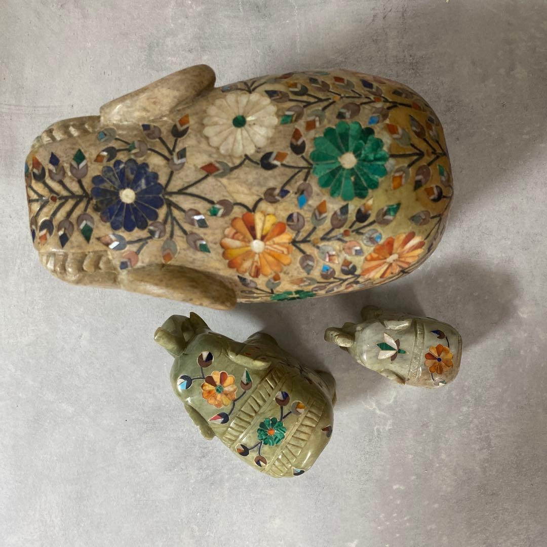 インド工芸品　天然石　花柄　象の置物　大中小3点　縁起物