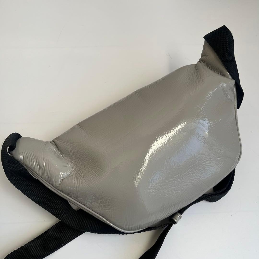 ✨未使用品✨　MARNI ウエストポーチ　パテント　エナメル　グレー　近年モデル