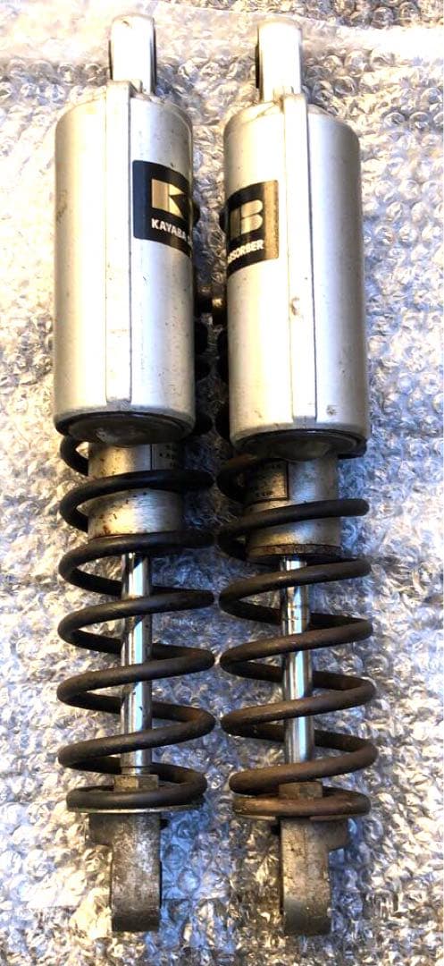 KYB リアサスペンション　カヤバ