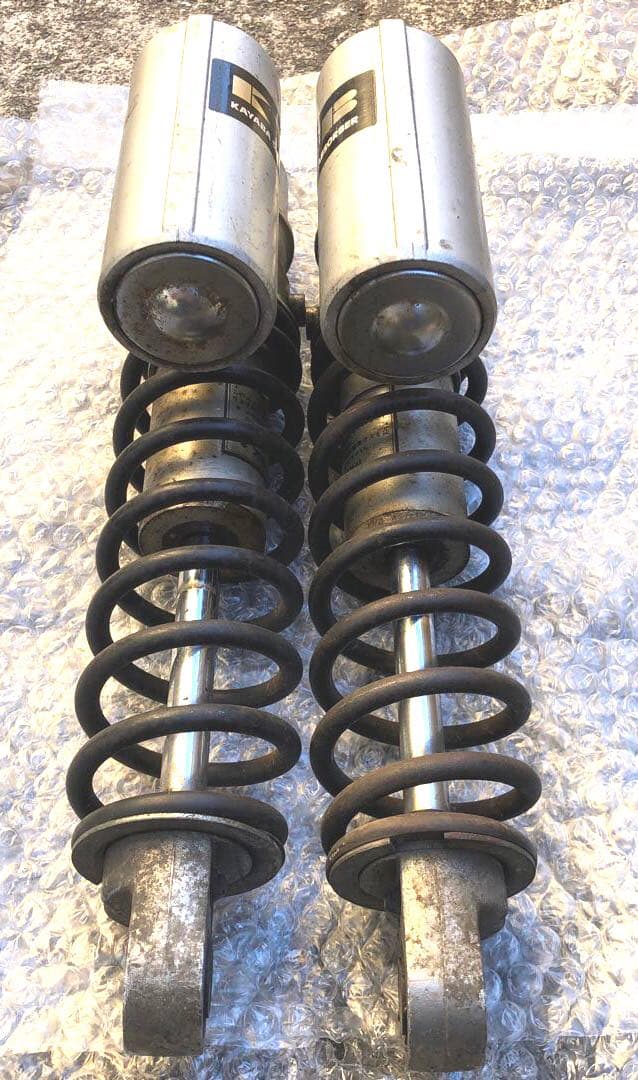 KYB リアサスペンション　カヤバ