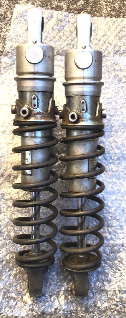 KYB リアサスペンション　カヤバ