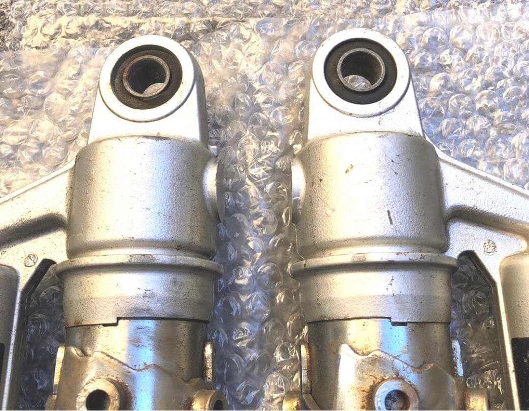 KYB リアサスペンション　カヤバ