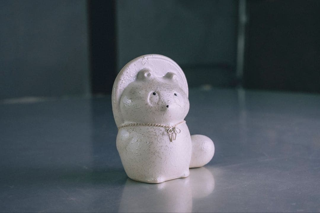 【ぼんやり子だぬき】手乗りサイズ ヒダカナオト　陶器　しろがね