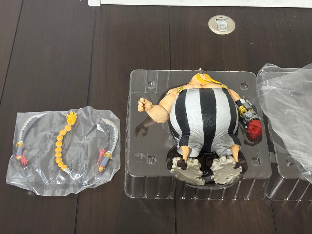 フィギュア　9点　まとめ売り　ワンピース、モンハン、ヒロアカ