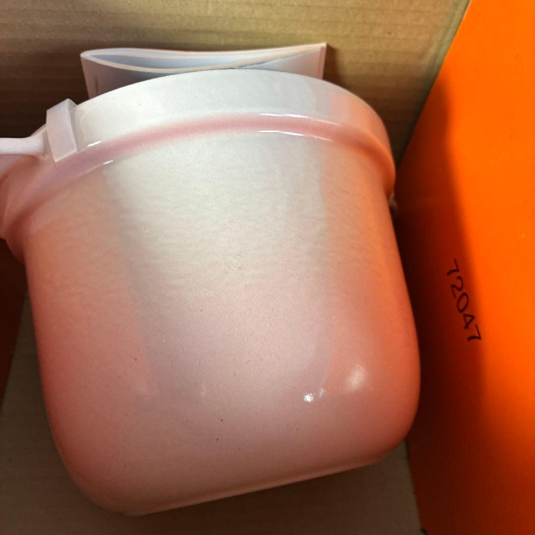 新品　ル•クルーゼ　ココットエブリィ18 センチ　外側薄いピンク内部ブラック