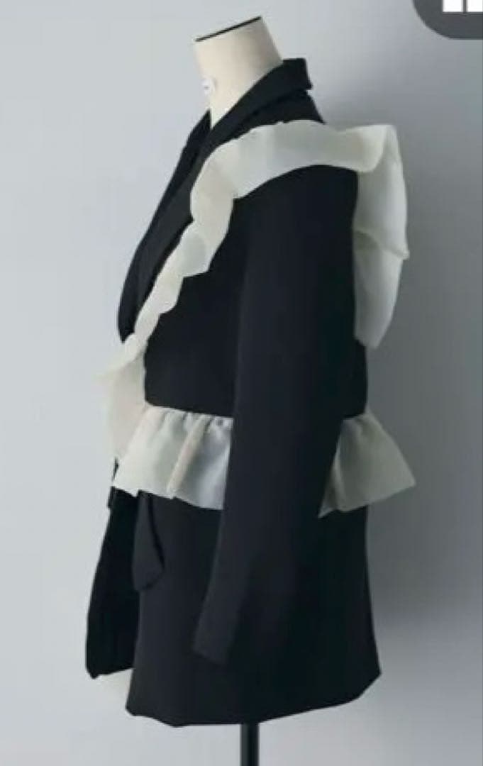 完売品❗️ freneアシメフリルマニッシュジャケット