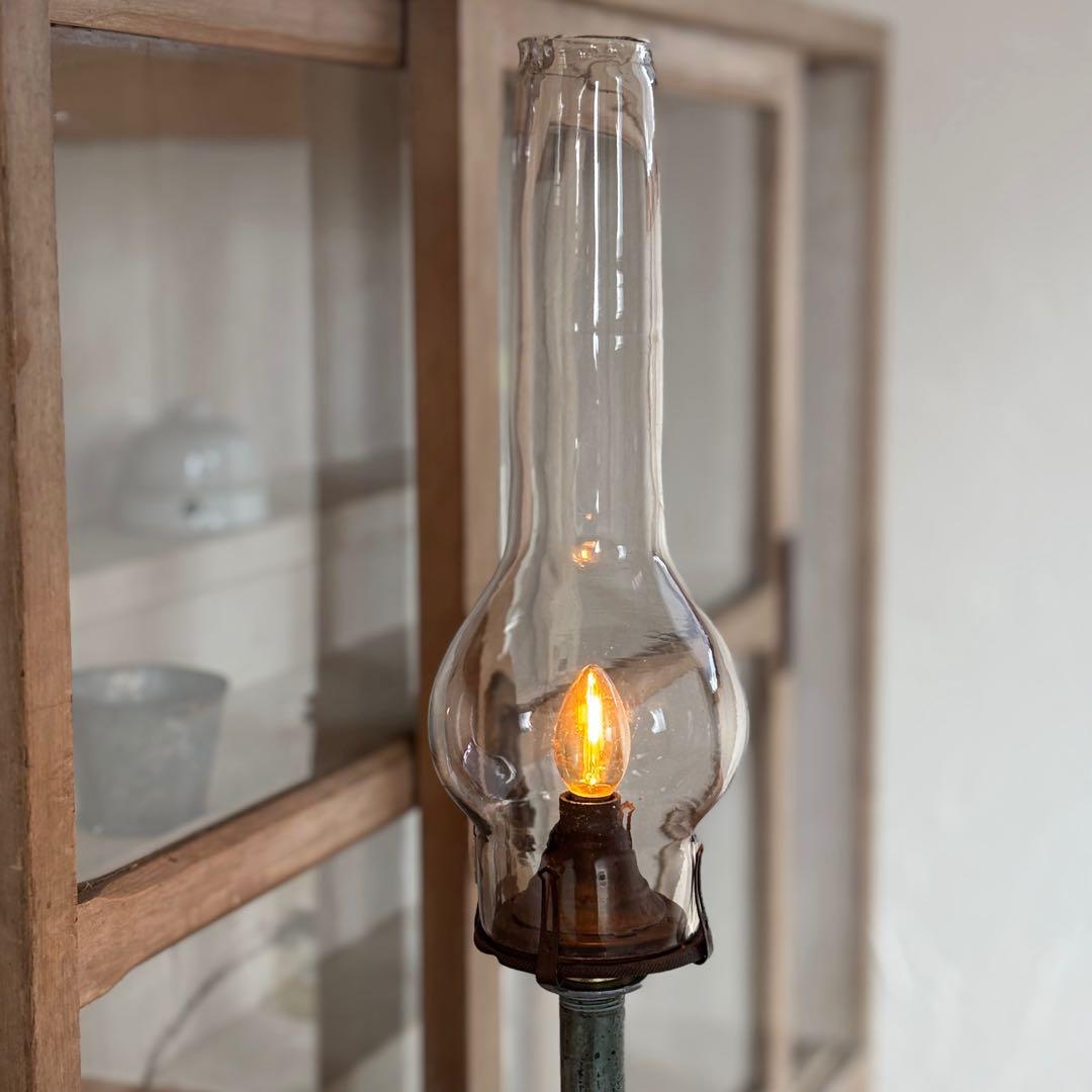 優美なホヤシェードのフロアランプ　風向計　緑青　真鍮台座　古道具　ハンドメイド