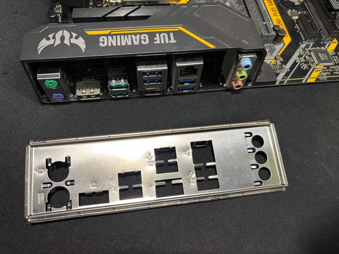 ATXマザーボード（3.0 GHzのi7、メモリ32G 付き）