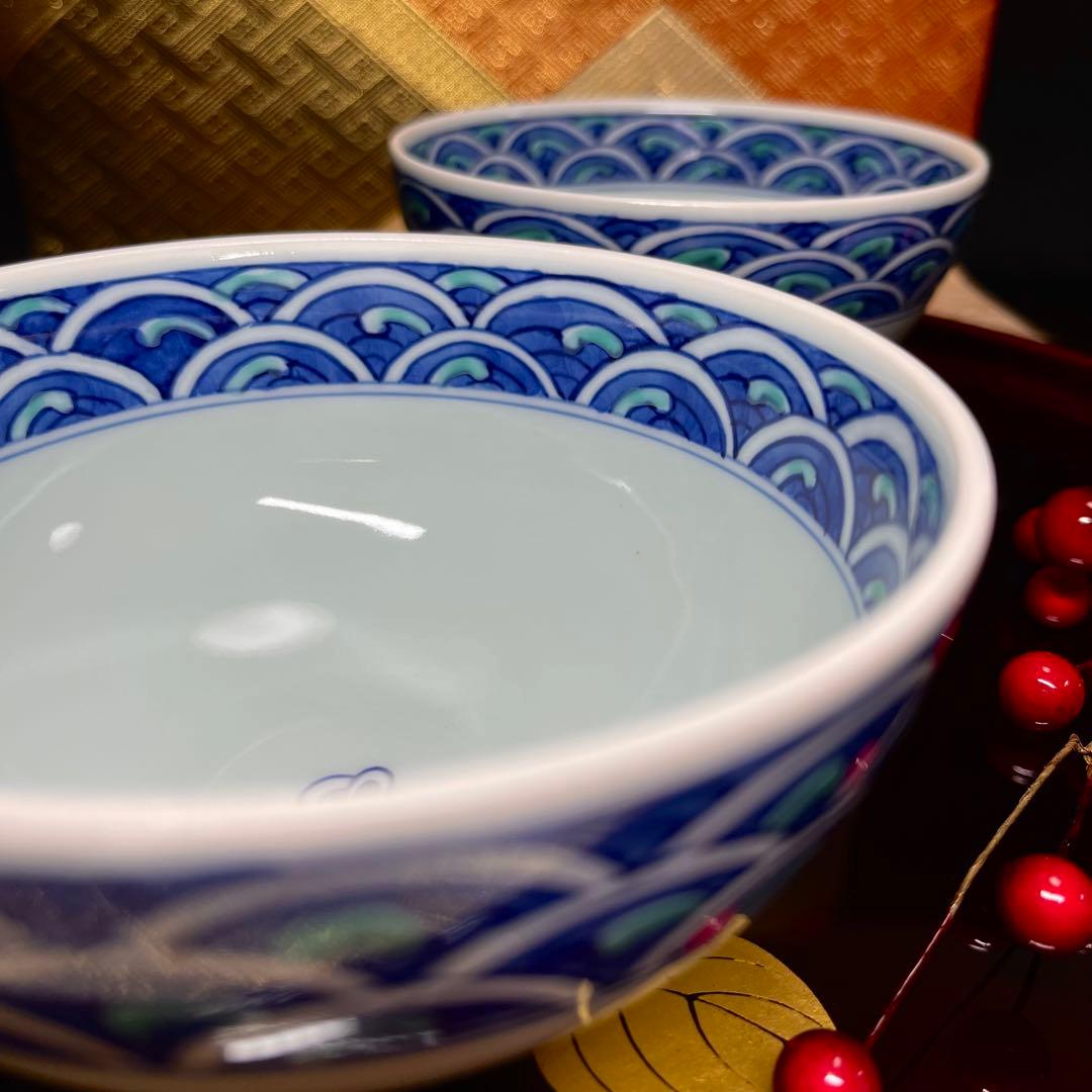 【新春の設えにも】 華山窯 華山萬右衛門 色絵染付青海波 小丼 ペア 総手描き