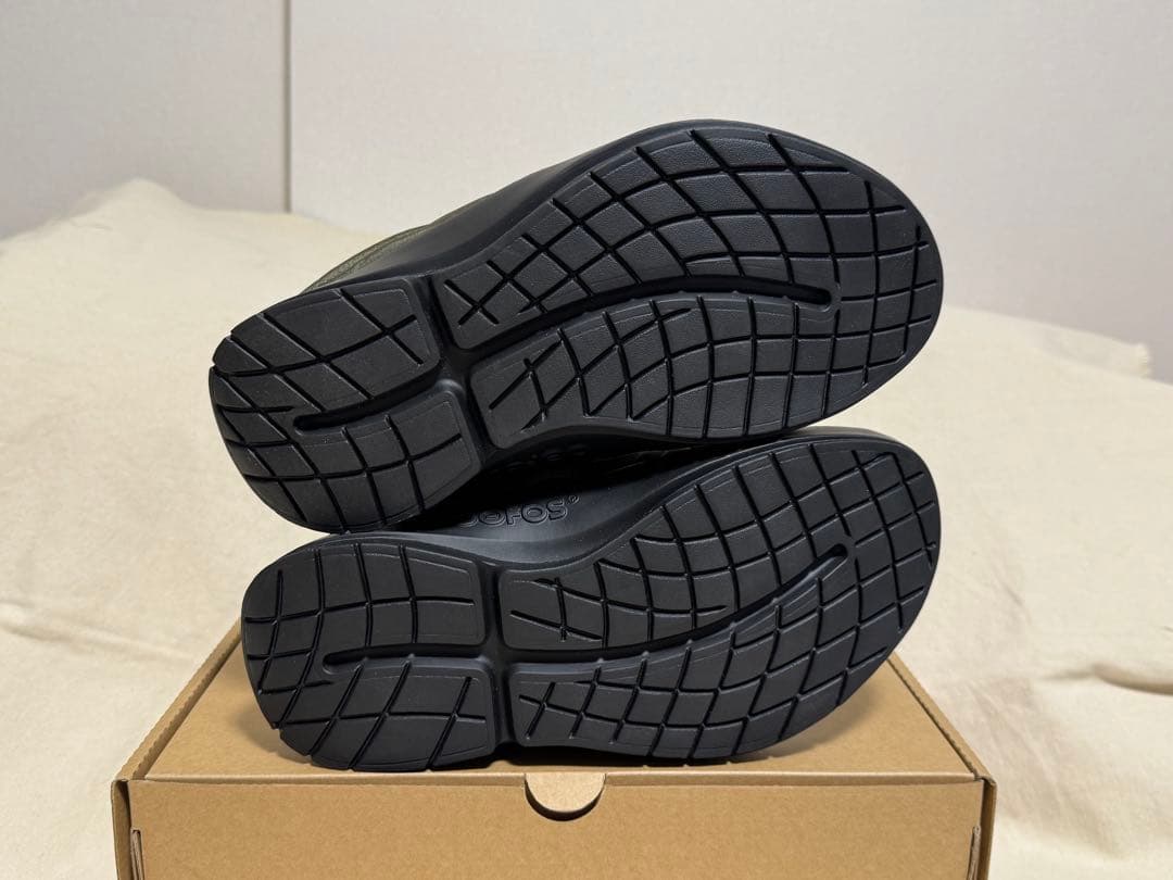 US9 ウーフォス OOcoozie Thermo Mule oofos