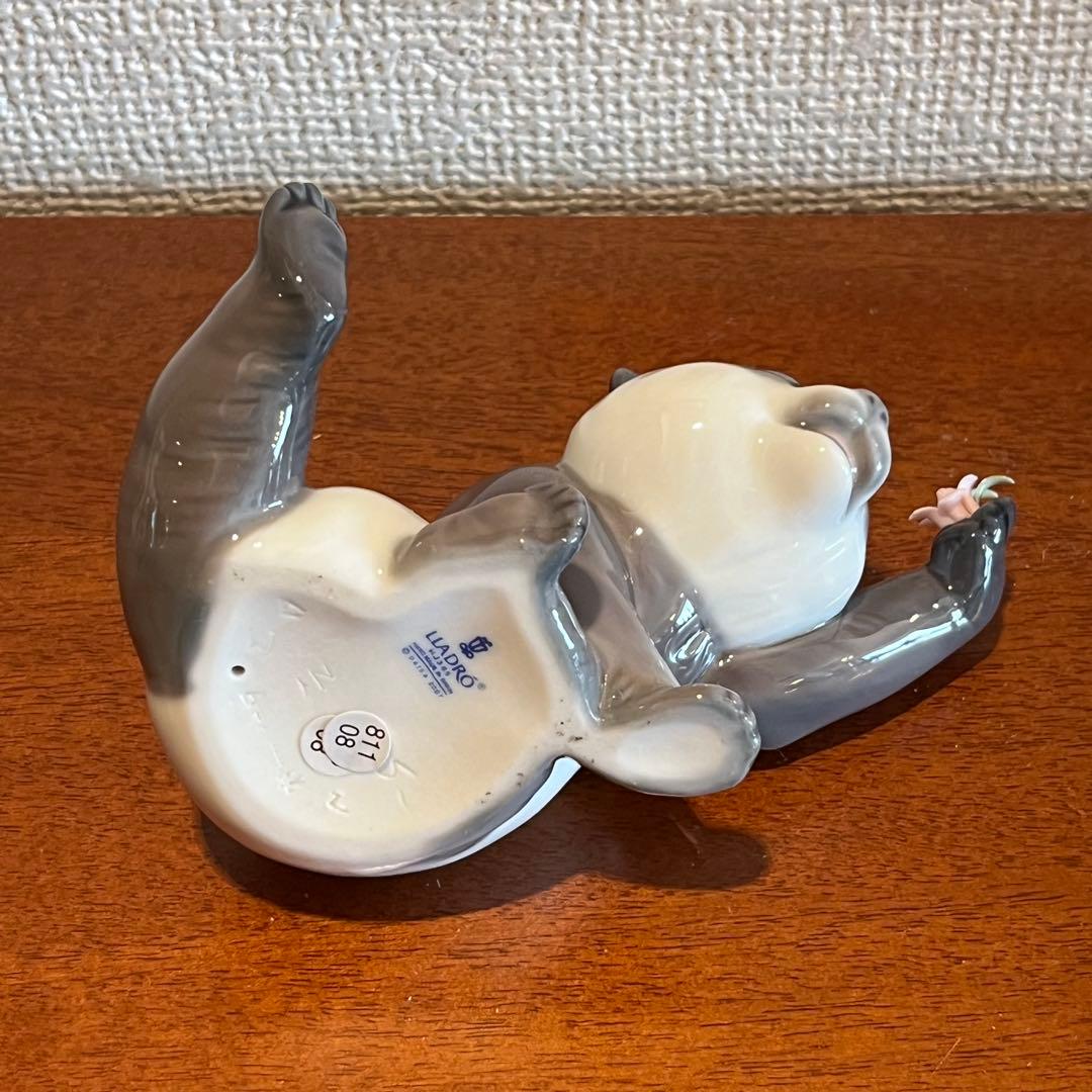 超美品　リヤドロ　パンダ　ピンクの花　フィギュリン　人形　陶器　置物　C