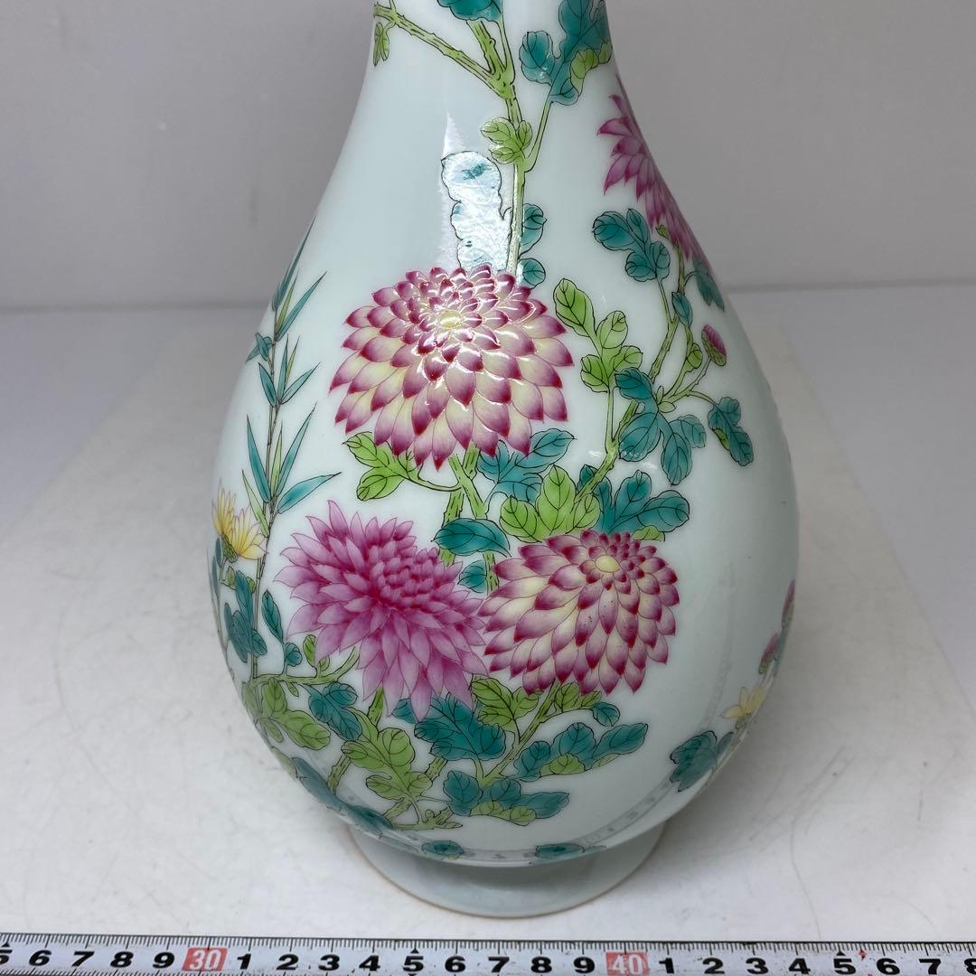 中国美術　大清乾隆年製　粉彩花蝶図花瓶　タニト　東さ7-0809☆2F