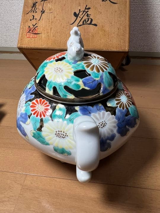 698 深野泰山 三川内焼 平戸泰山窯 色絵菊花紋　香炉　香炉灰付　未使用