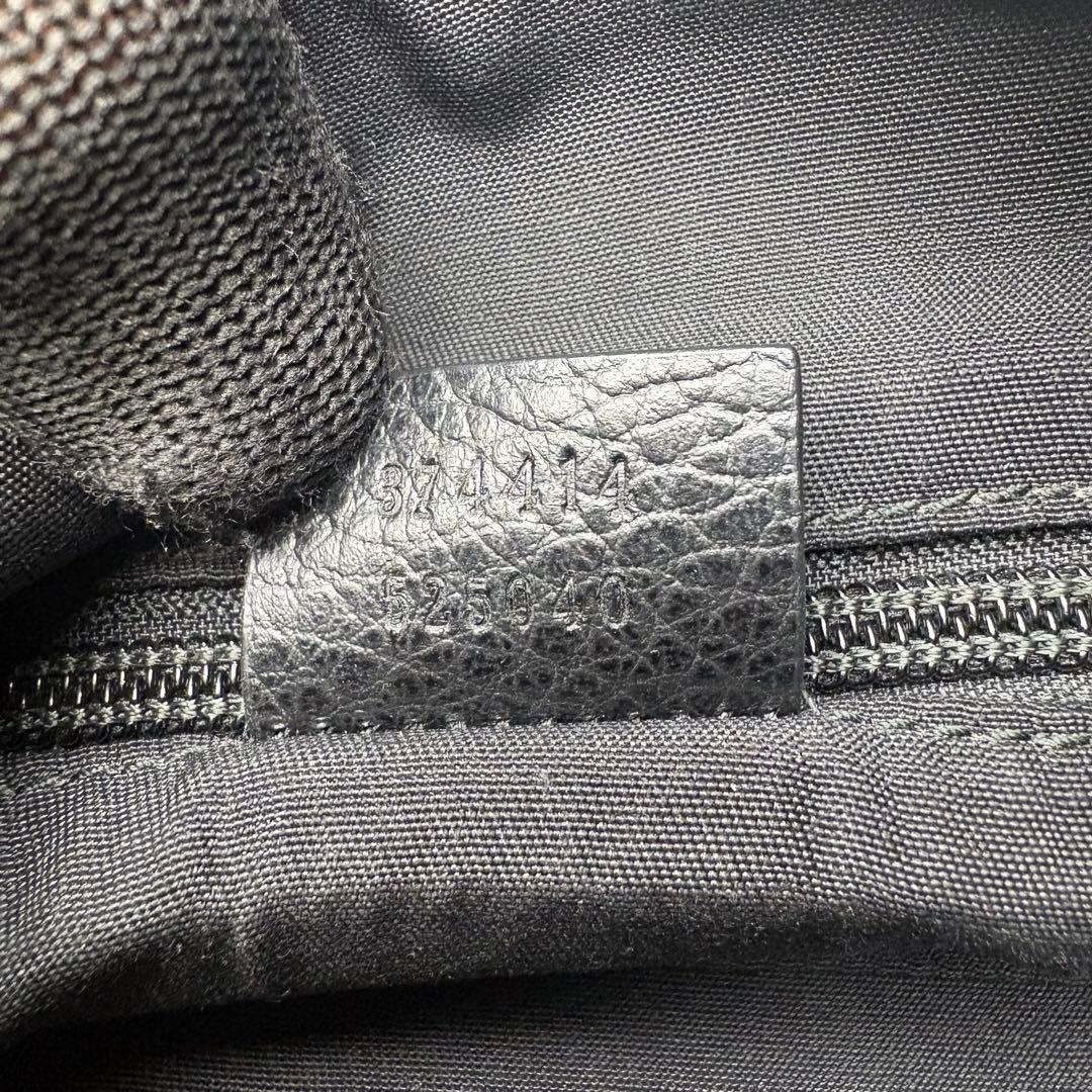 011 GUCCI ショルダーバッグ 斜めがけ GGキャンバス xe2