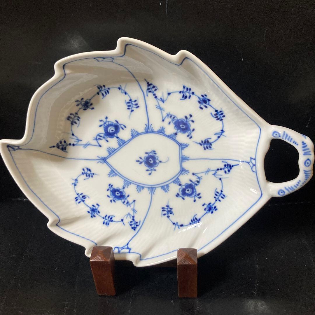 ロイヤルコペンハーゲンブルーフラワーカーブブルーフルーテッド　リーフディッシュ