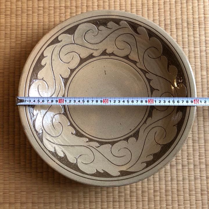 やちむん 唐草掻き落とし 大皿（40㎝）読谷村北窯