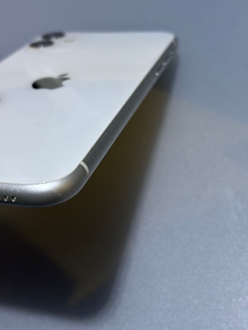 Apple iPhone 11 ホワイト 本体　128GB SIMフリー