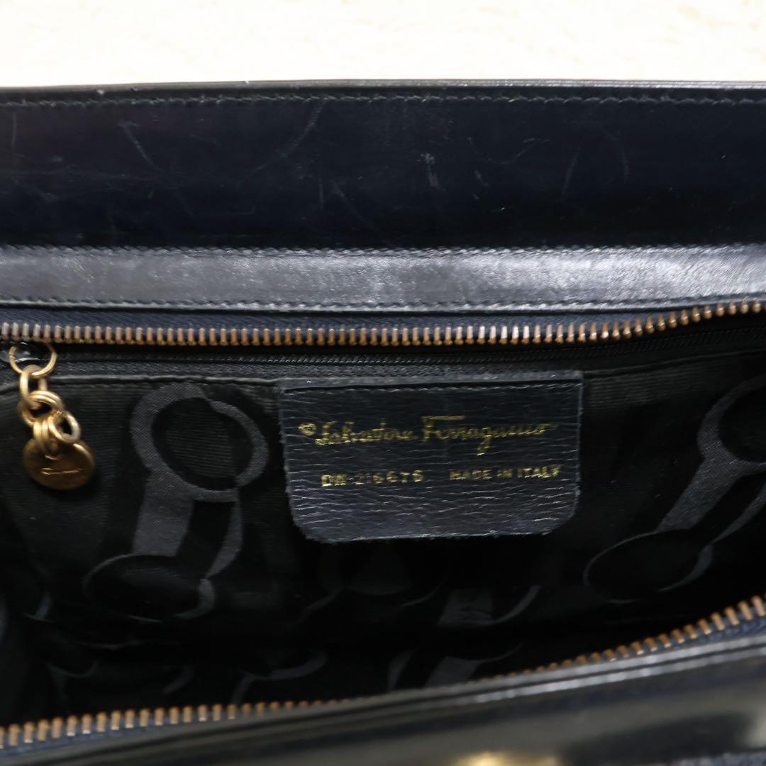サルヴァトーレフェラガモ　ショルダーバッグ ブラック