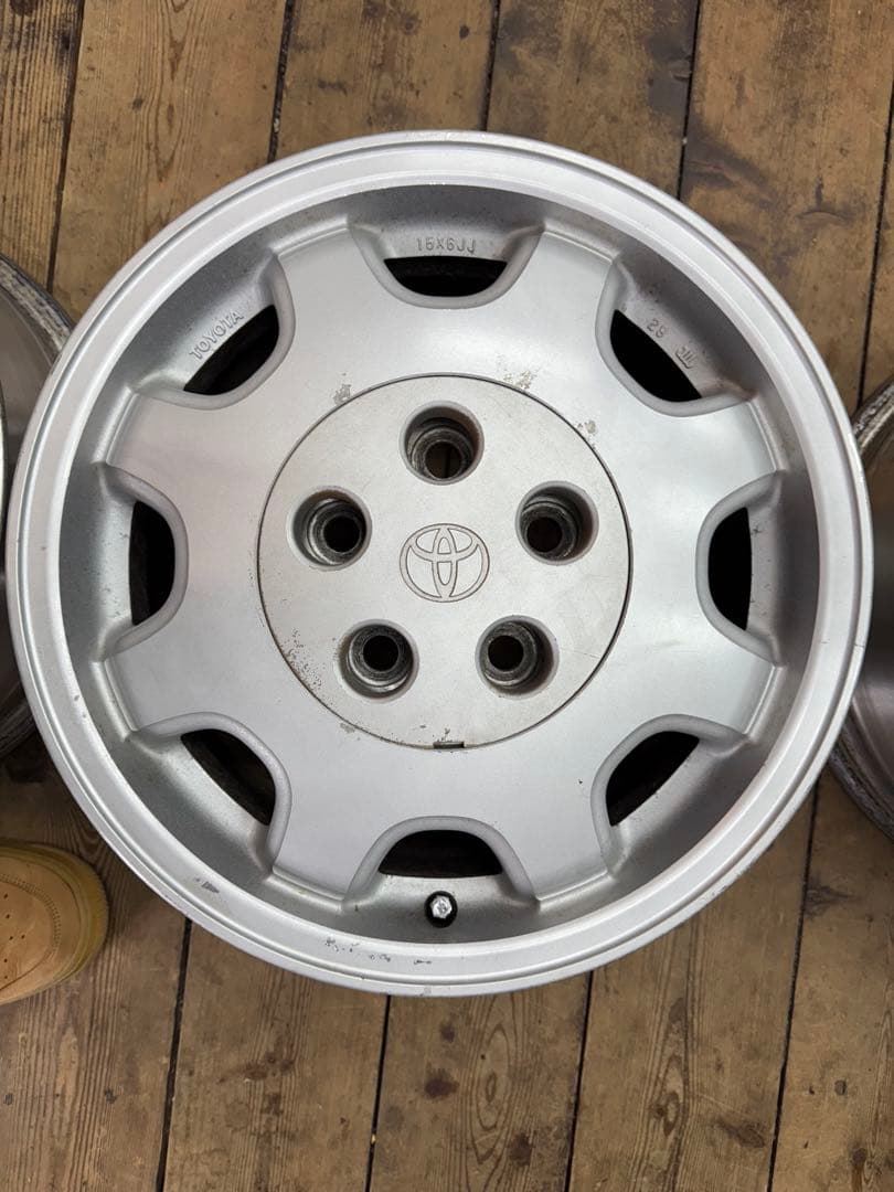 コーンスープとペヤングハイエースワゴン 100系 純正 アルミホイール4本