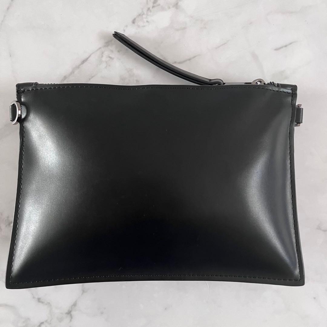 美品　N°21 ブラック フェイクレザー クラッチバッグ　ポーチ