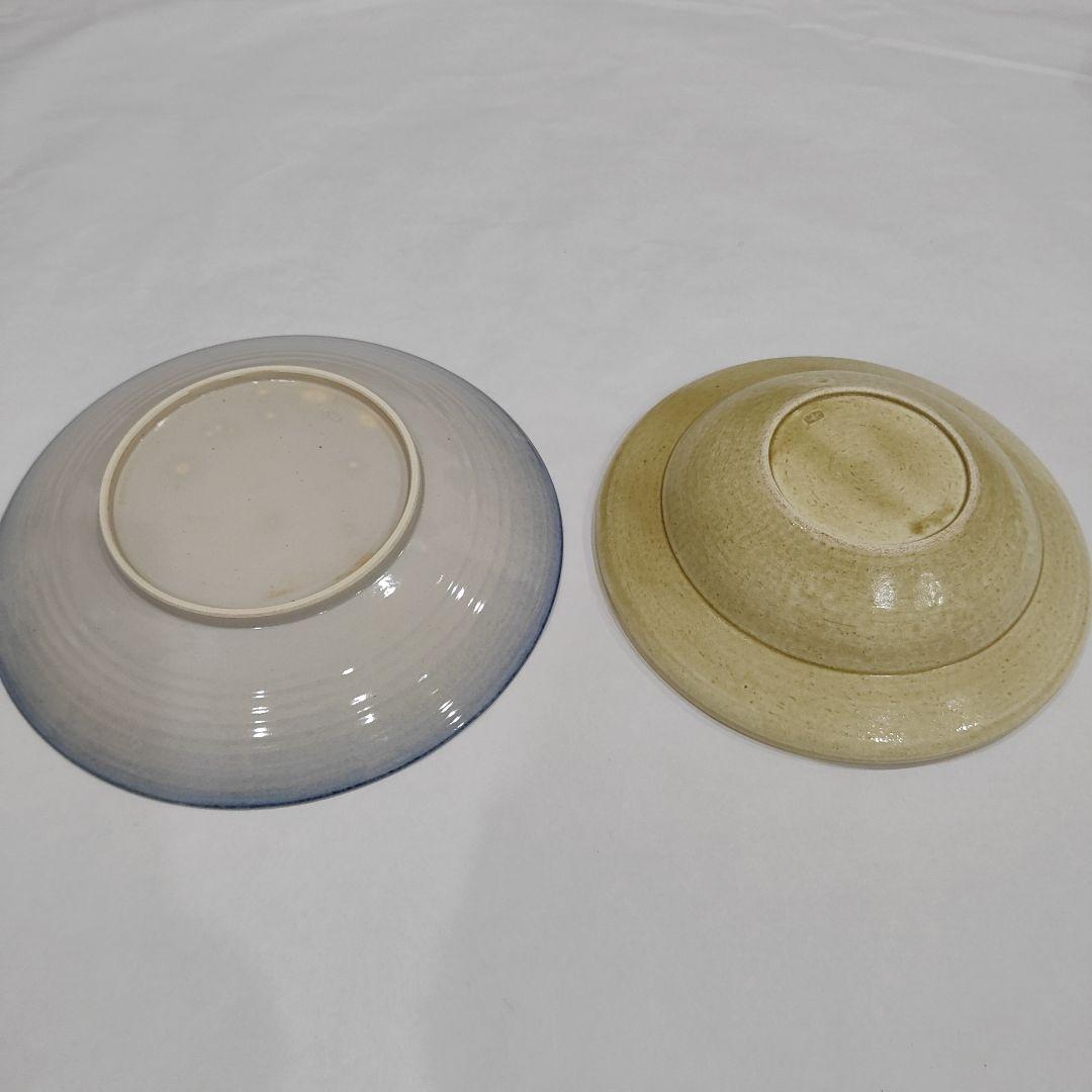 青とクリーム色の陶器皿2点セット