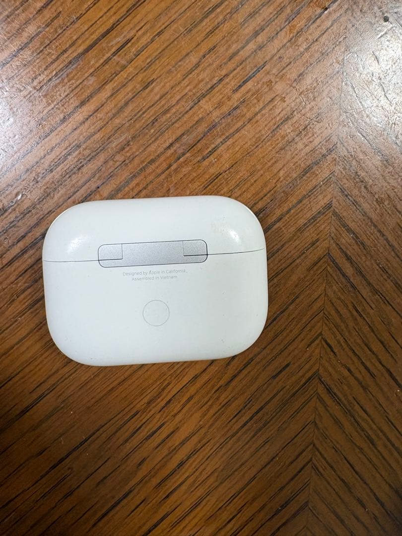 AirPods pro 2本体と充電ケース　(ドラえもんカバー付き)