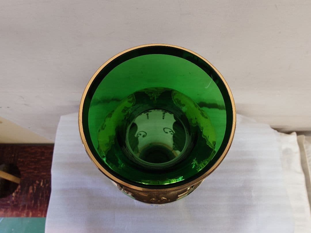 イタリア製　緑色ガラス花瓶 金箔装飾