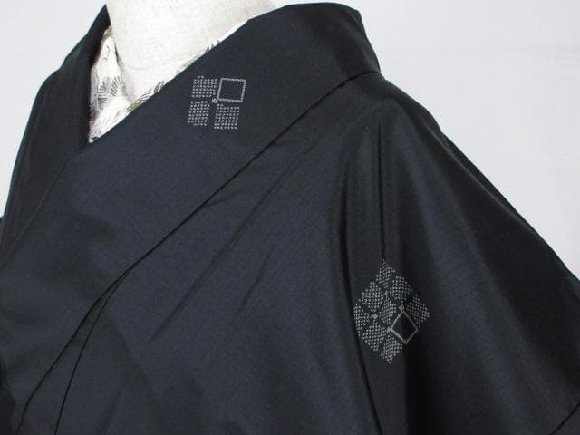 未着用に近い！本場縞大島＊本場大島紬＊黒＊飛び柄＊訪問着＊１６４ｃｍ＊裄６５