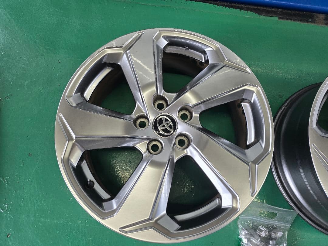 2本出品(４本セット同時販売のみ)トヨタRAV4・18インチ ホイール