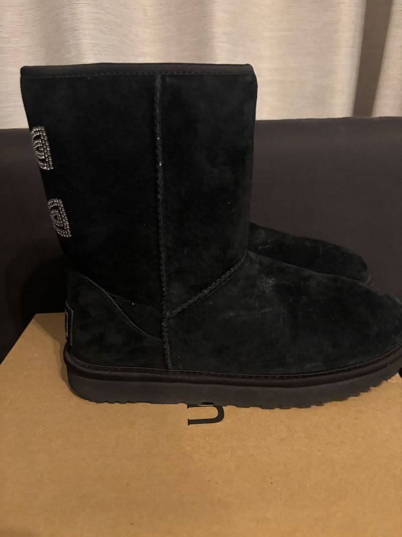 Y Yves Saint Laurentシーツ、UGGブーツまとめて