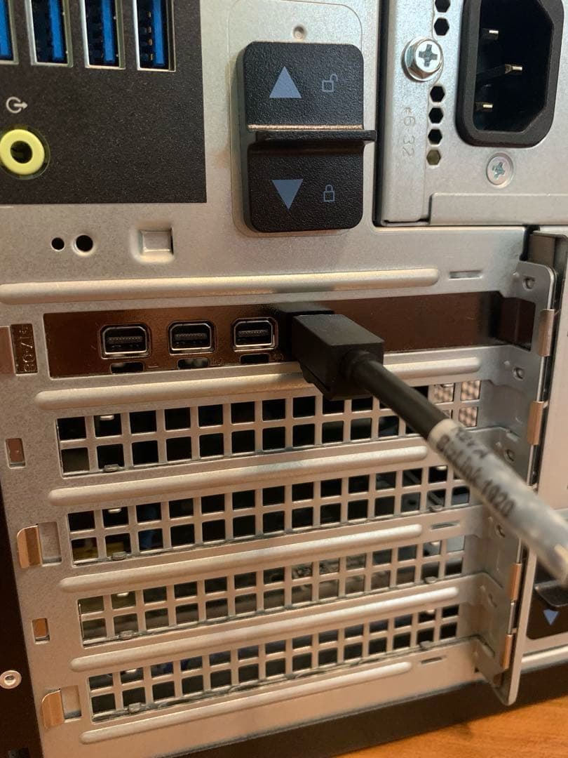 Dell Precision 3630 メモリ16GB XeonE2224