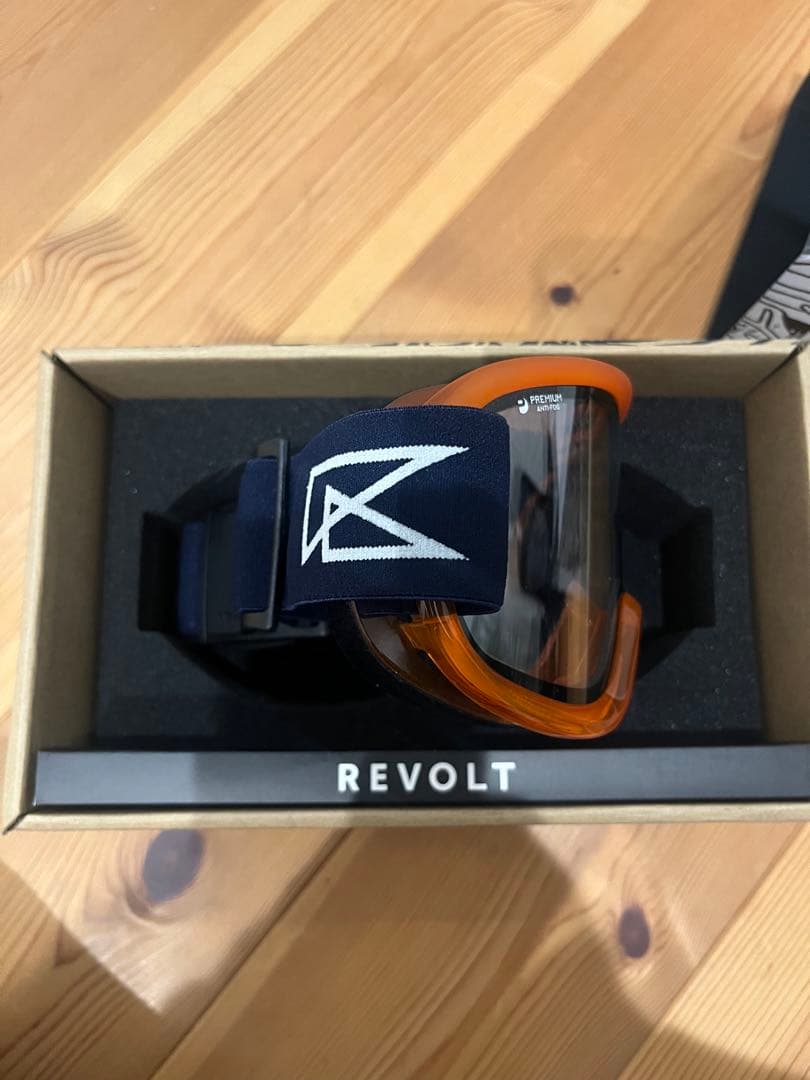 新品　REVOLT SUPER LIGHT FRAME ゴーグル　調光