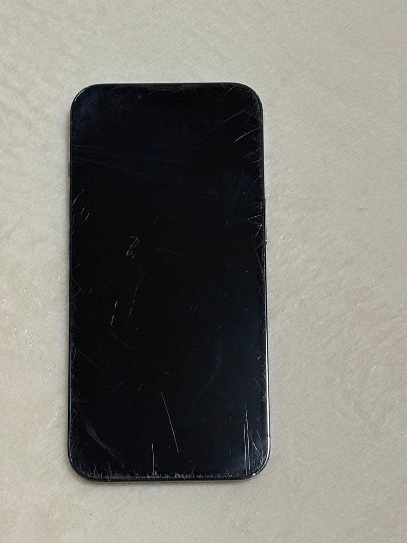 I phone 13 pro 本体