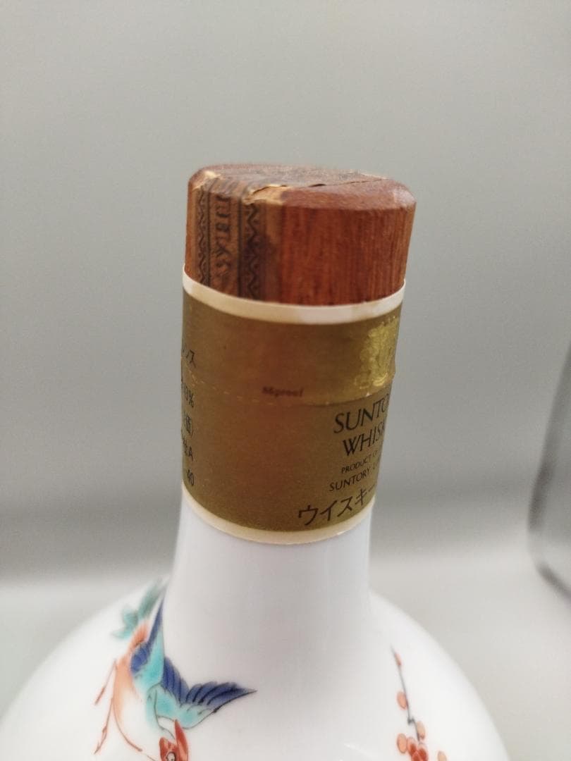 未開栓 サントリー ウイスキー 特級 有田焼ボトル 錦鶏菊梅竹文 重量1168g