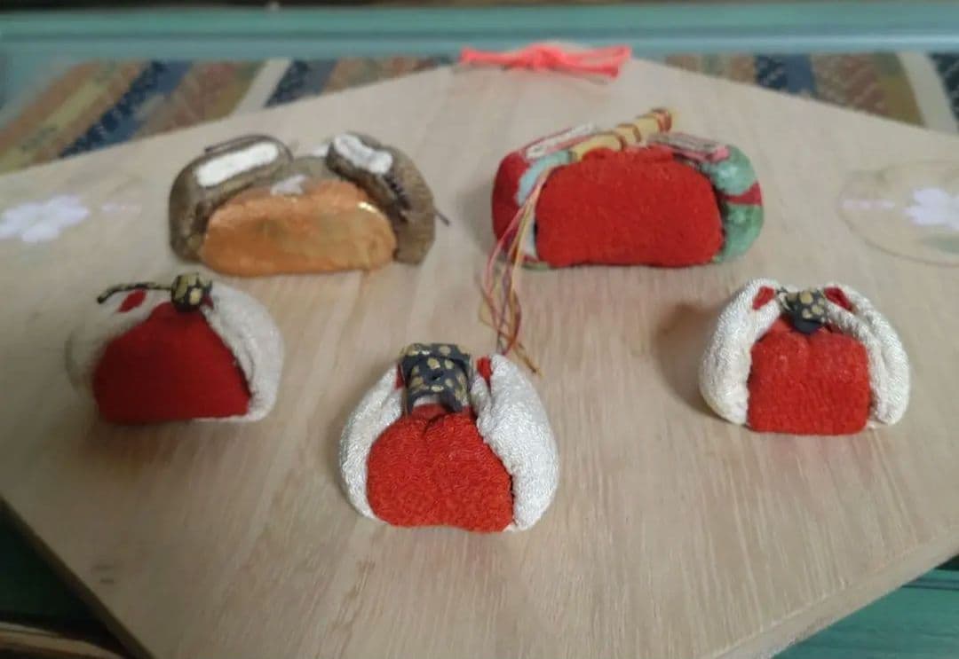 桐塑雛人形 菱形かけひな　衣裳　古布　手描き桜　桐箱付き