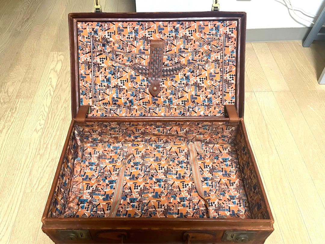 ヴィンテージ　旅行トランク　革製　レトロ　インテリたち