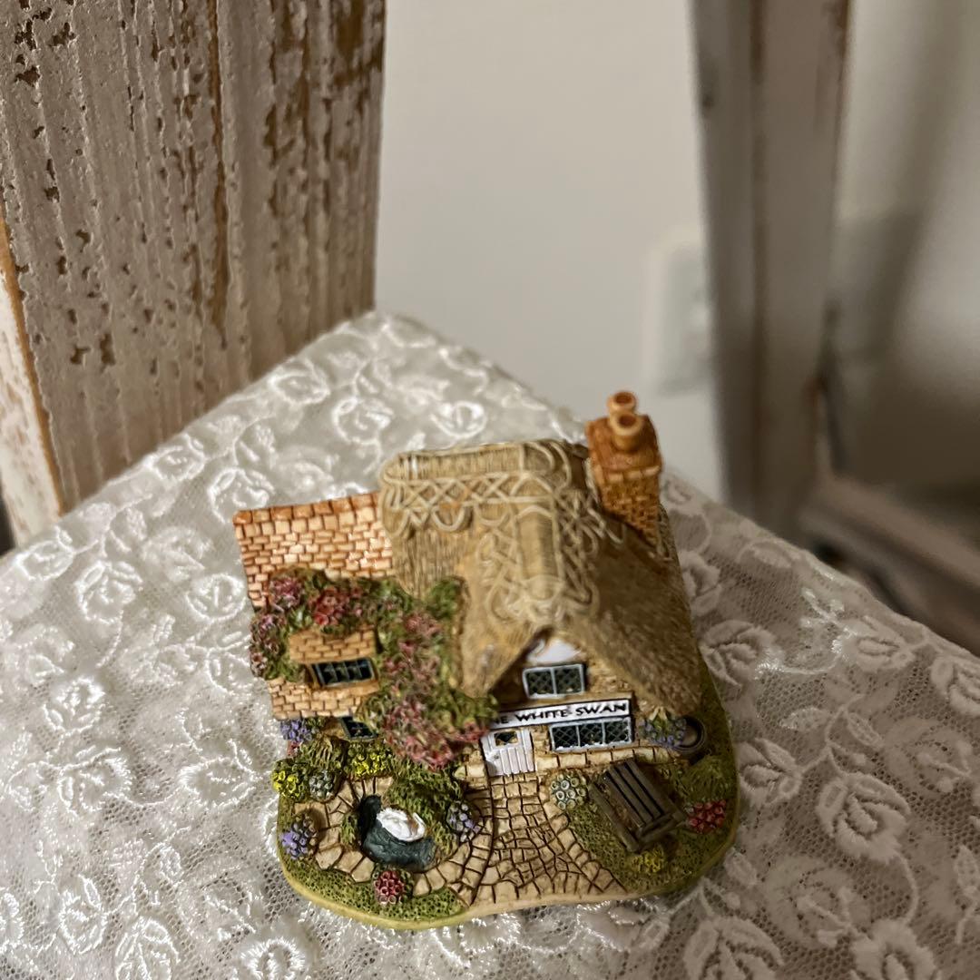 リリパットレーンTHE WHITE SWAN