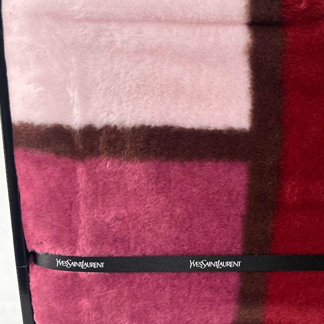 美品未使用　イヴサンローラン　文字ロゴハーフケット　140×100cm