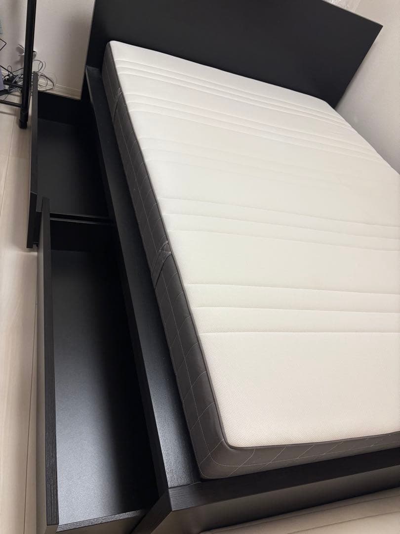 ダブルサイズ　ベッドフレーム 引き出し付き< IKEA MALM >