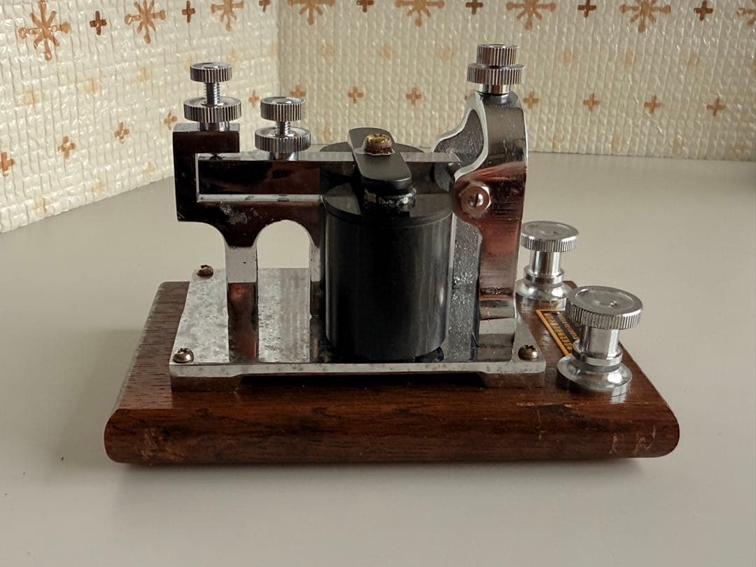 電気通信共済会東北支部が販売した逓信省型甲種単流電鍵および逓信省型無極音響受信機