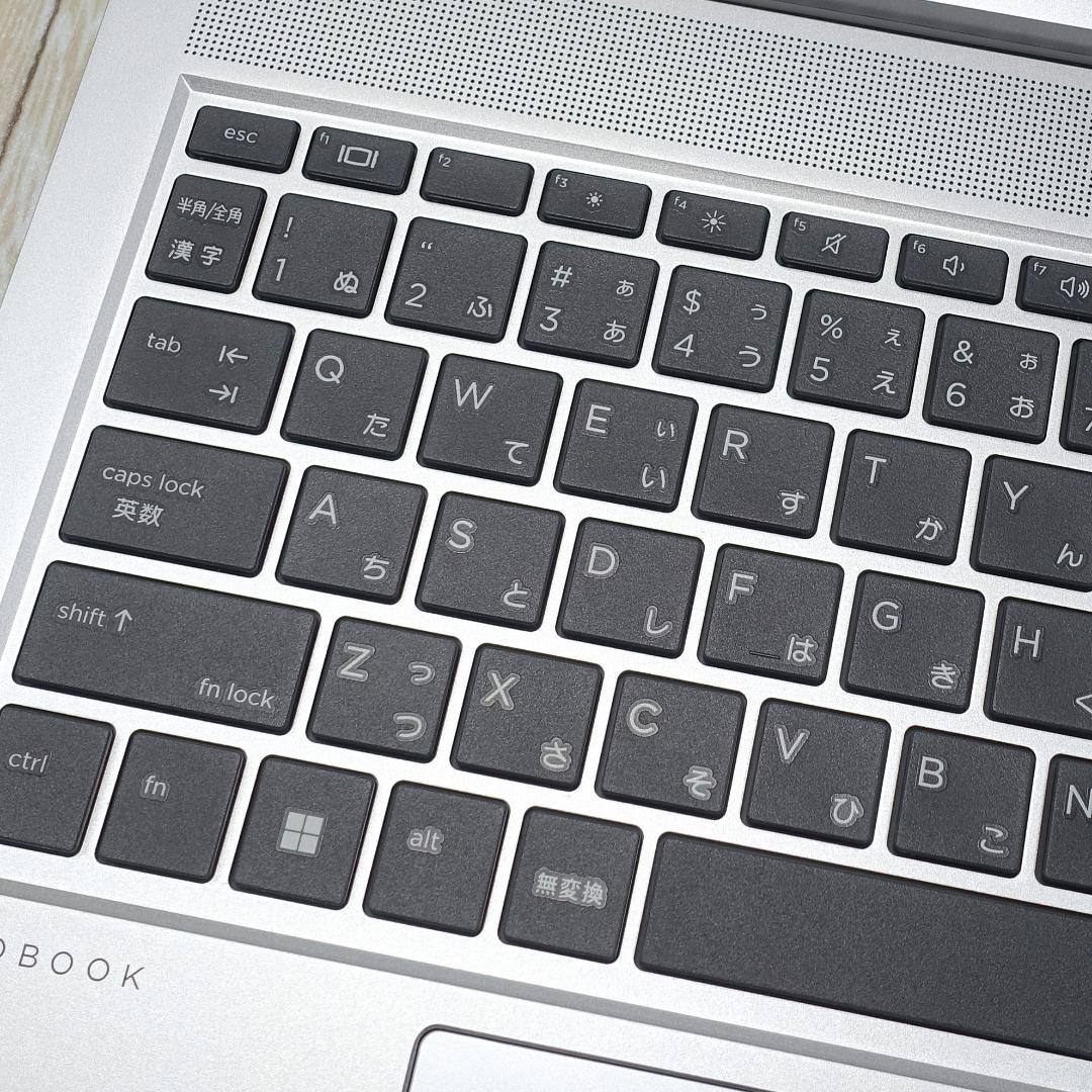 超高速ＳＳＤ２５６ＧＢ搭載✨極美品の東京生産✨１０コア１２スレの１２世代コアｉ５