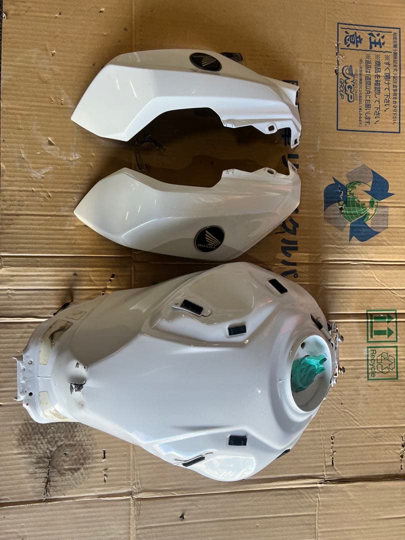 CBR250RR タンク本体 MC51 HONDA ニダボ