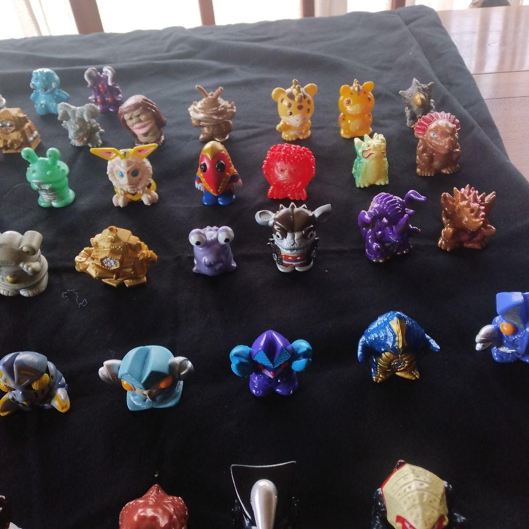 ウルトラマン怪獣とウルトラ警備隊指輪人形80体まとめ売り