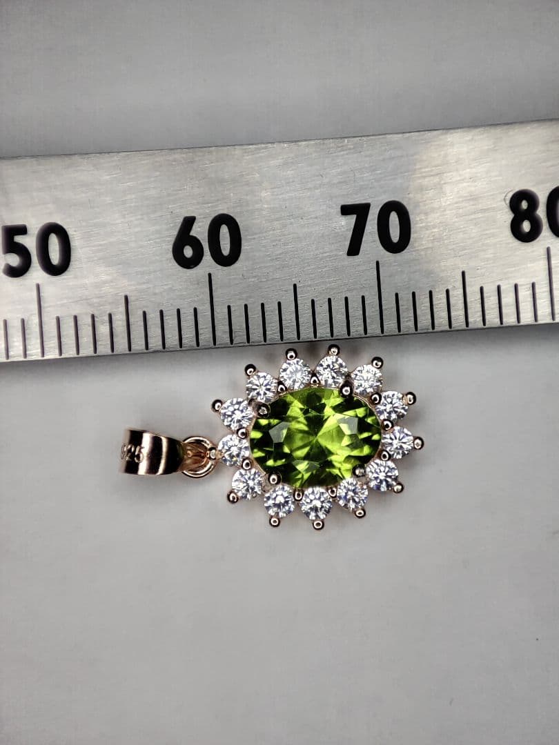 オーバルペリドット　ペンダントトップ