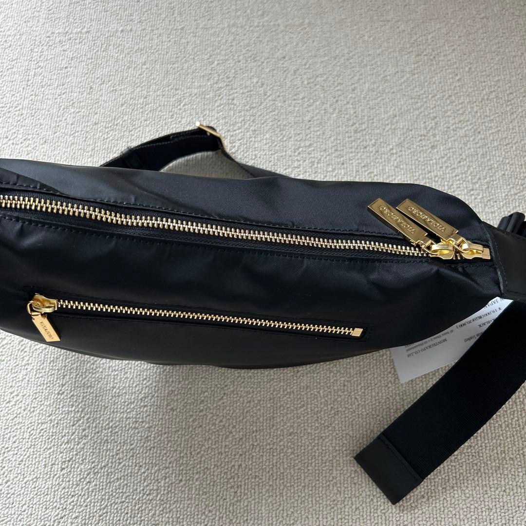 VIOLAd’ORO (ヴィオラドーロ) ナイロンボディバック　ブラック