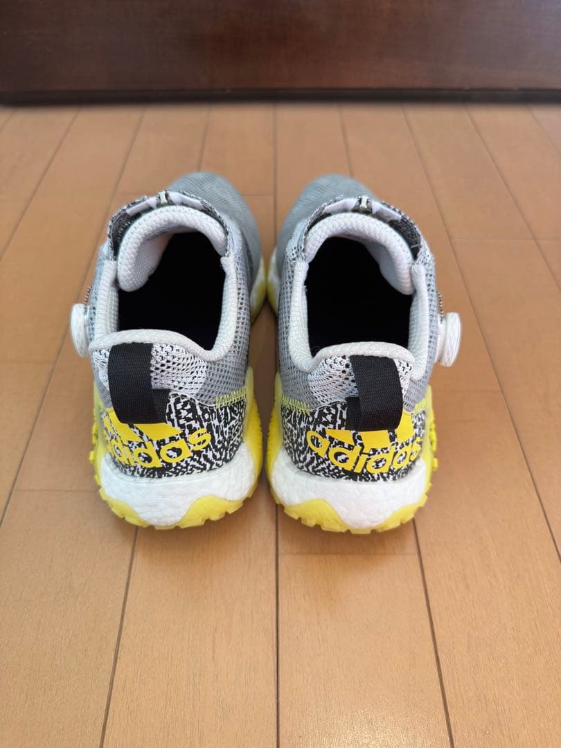 adidas スネークスキン風シューズ グレー/イエロー