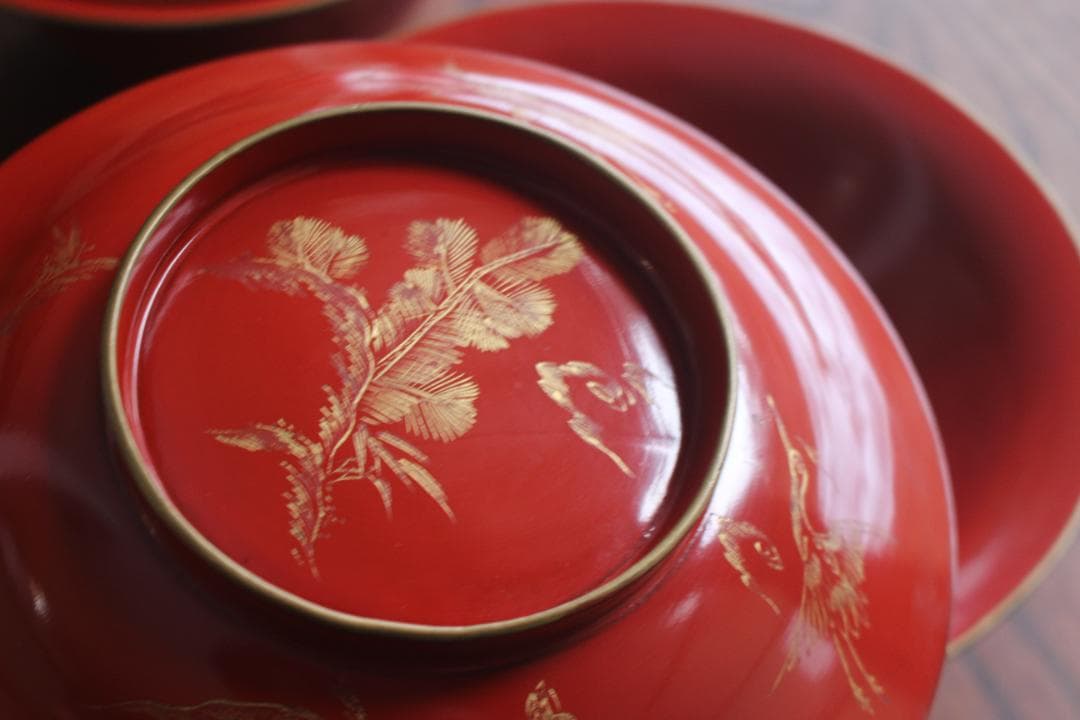 傷あり！時代金縁朱漆に優美な松鶴亀沈金の映える大椀2点（検輪島塗沈金椀雑煮椀
