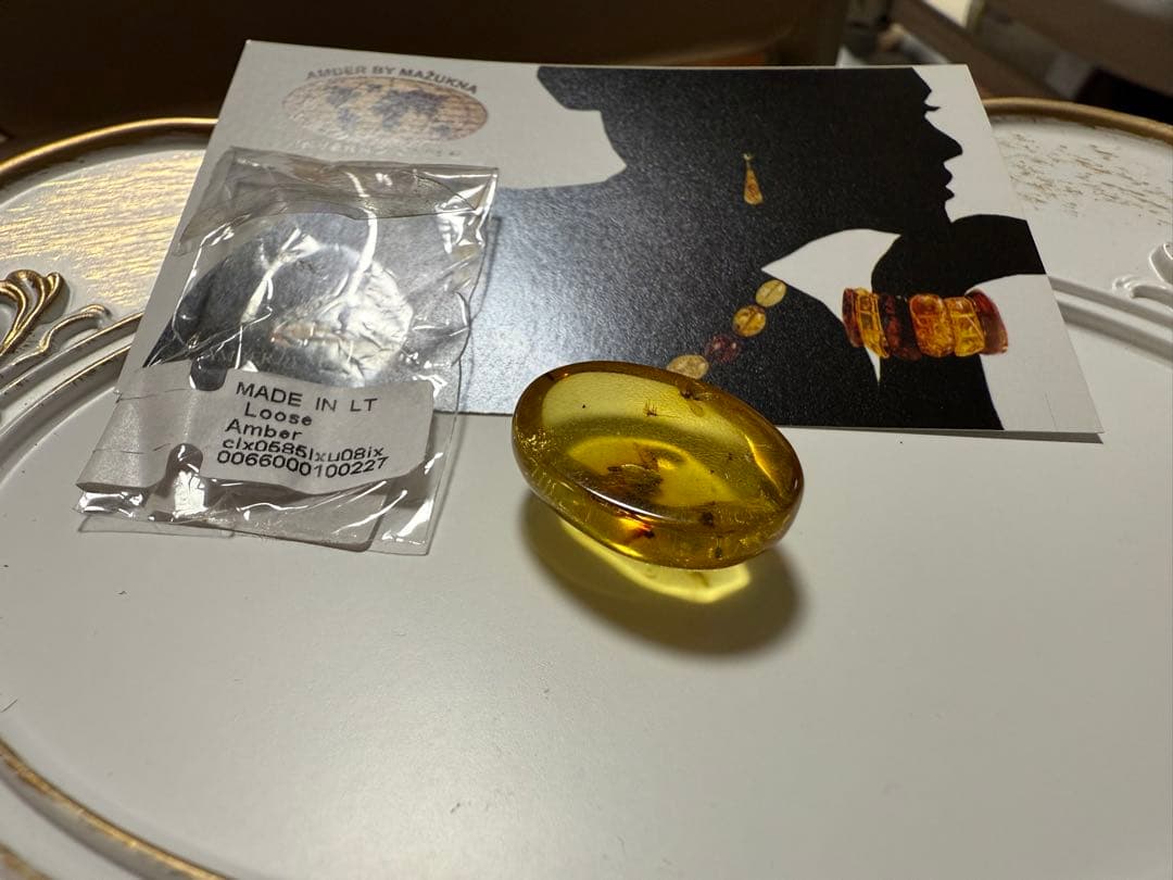 新品未使用 バルティックアンバー 虫入り琥珀 カボション ルース 1/2